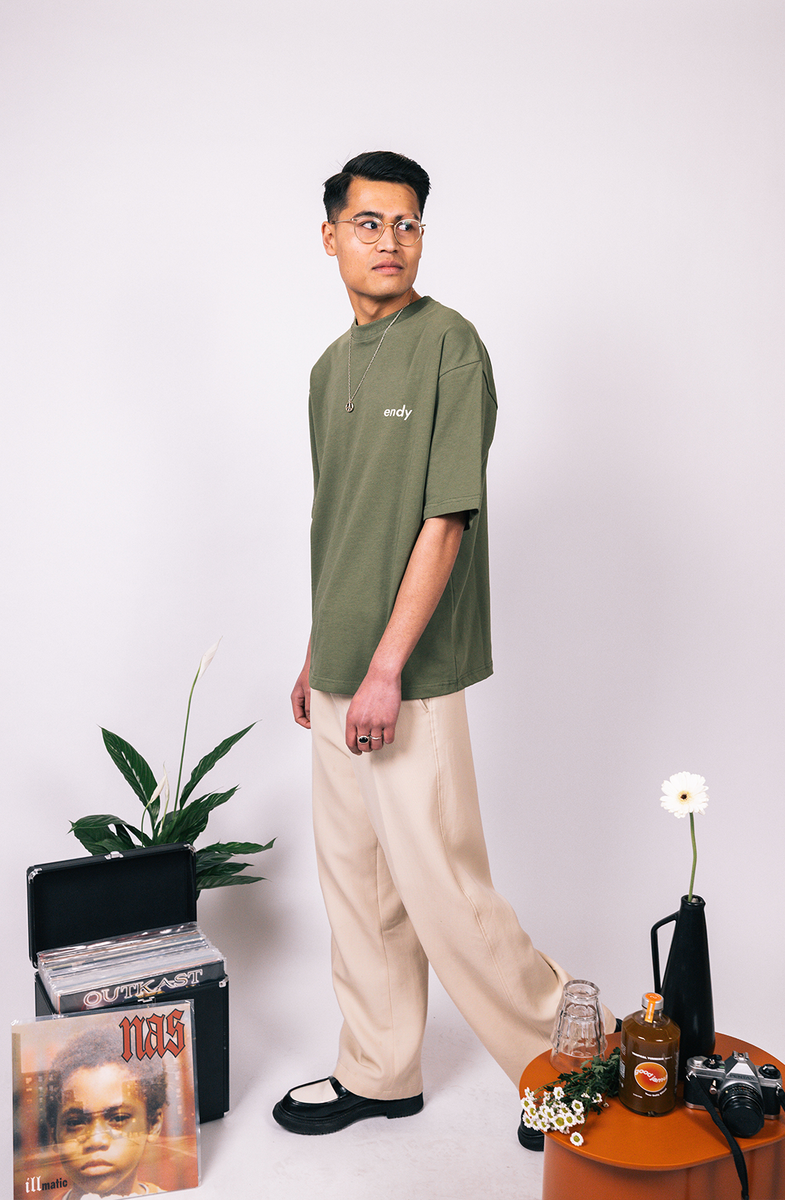 bo_wearing_green_t-shirt_2.png